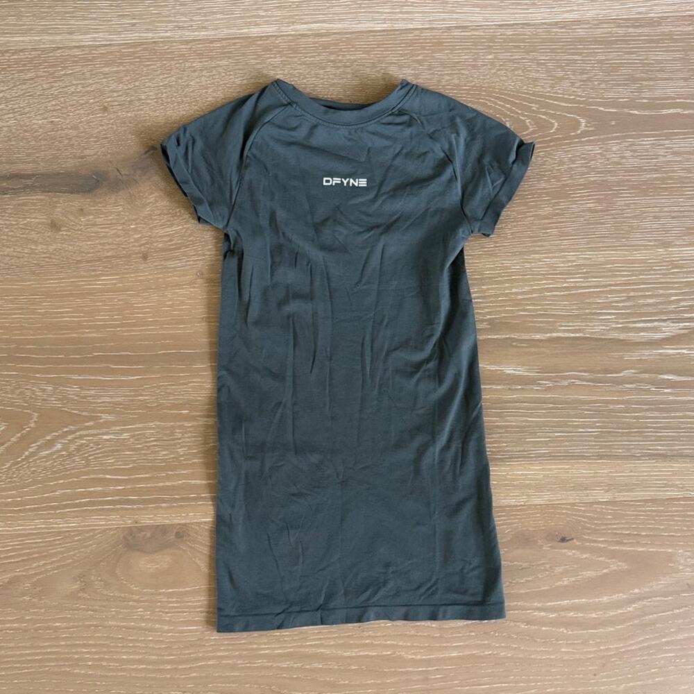 Dfyne Short Sleeve Top Defy Size XS Green Gray